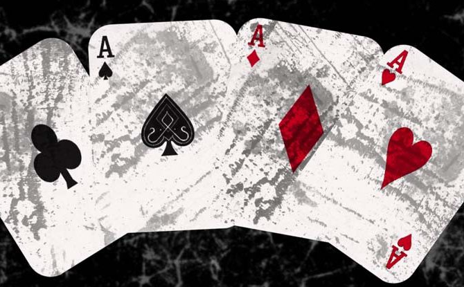 Tangan Yang Luar Biasa Beralih Menjadi Buruk Secara Cepat Di Atas Meja Poker